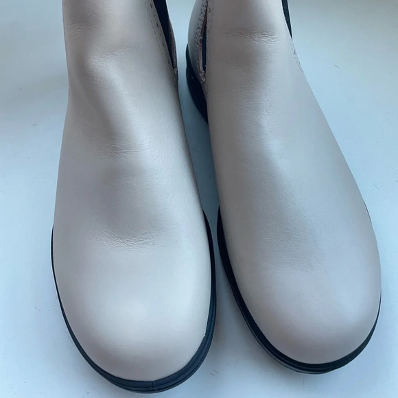 Blundstone Cream Ankle Boots - Picture 7 of 16